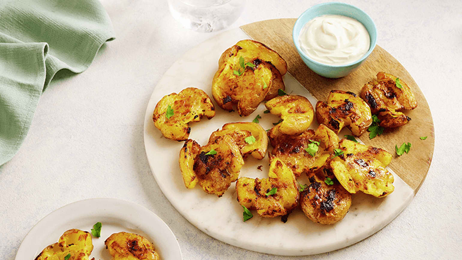 smashed potatoes assaisonnés avec le mélange aux épices pour fajita